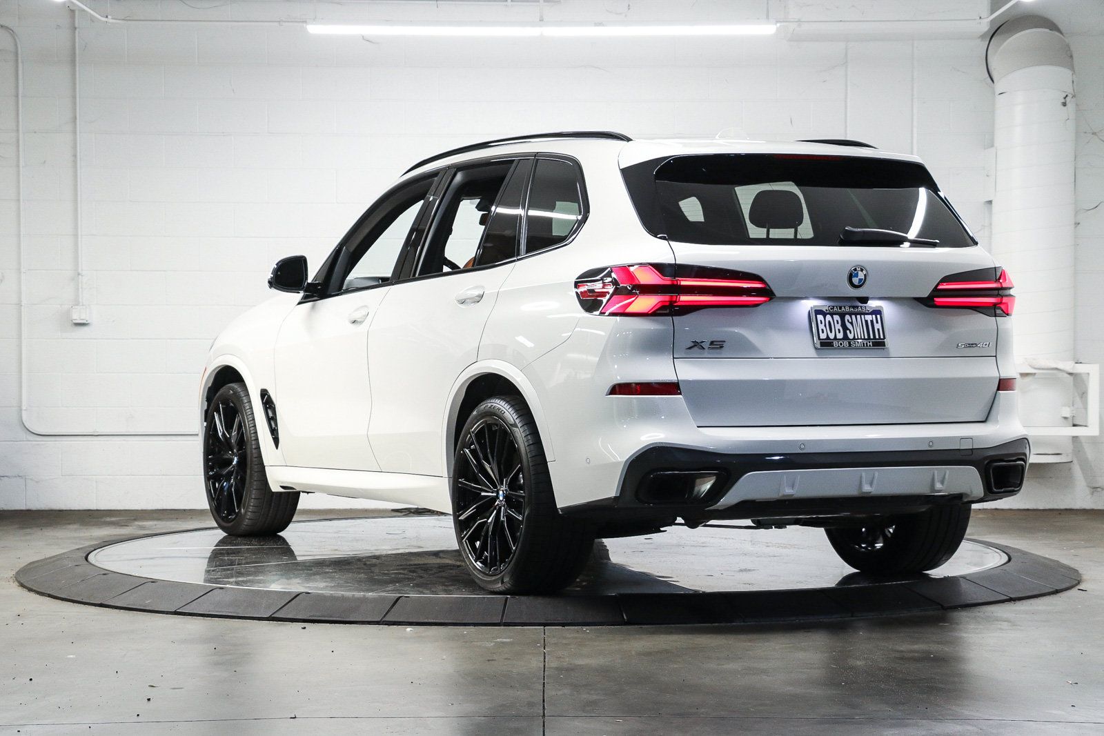 Used 2026 BMW X5 sDrive40i w/ M Sport Package RWD image 4