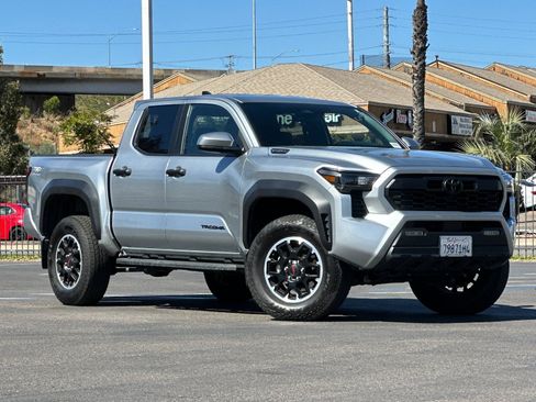 Used 2025 Toyota Tacoma TRD Off-Road AWD/4WD image 8