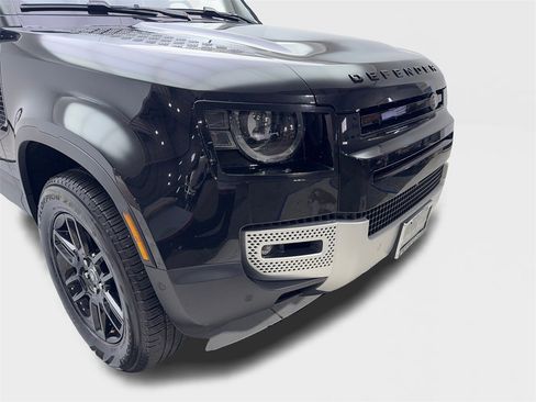 Used 2025 Land Rover Defender 110 S image 14