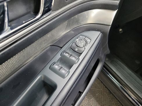 Used 2018 Ford Explorer XLT w/ Equipment Group 202A image 27
