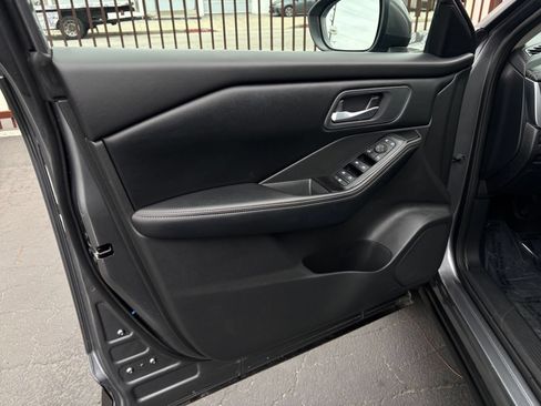 Used 2025 Nissan Rogue SV FWD image 18