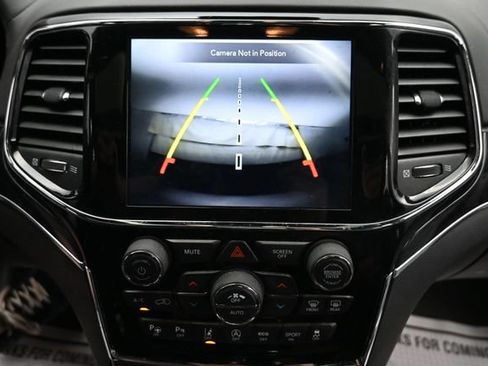 Used 2020 Jeep Grand Cherokee Overland AWD/4WD image 19