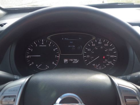 Used 2014 Nissan Altima 2.5 S w/ Sport Value Package FWD image 8