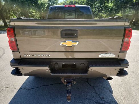 Used 2015 Chevrolet Silverado 2500 High Country w/ High Country Premium Package AWD/4WD image 6