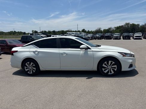 Used 2020 Nissan Altima 2.5 S FWD image 2