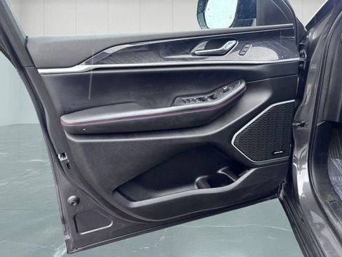 Used 2022 Jeep Grand Cherokee Trailhawk image 13