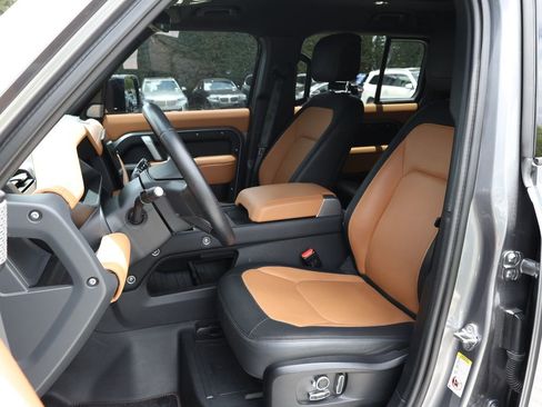 Used 2023 Land Rover Defender 130 X-Dynamic SE AWD/4WD image 17