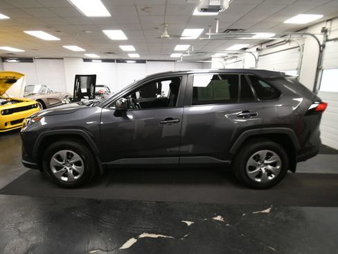 Used 2022 Toyota RAV4 LE AWD/4WD image 4