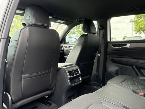 New 2026 Volkswagen Atlas Cross Sport SE FWD image 19