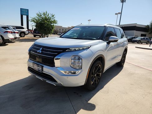 Used 2023 Mitsubishi Outlander SEL FWD image 3