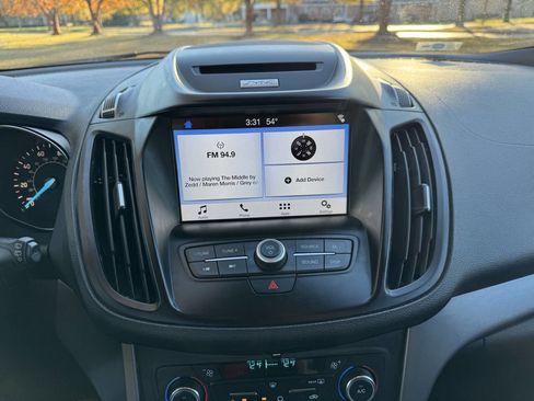 Used 2017 Ford Escape SE w/ Equipment Group 201A image 21