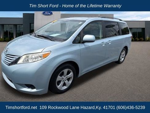 Used 2017 Toyota Sienna LE FWD image 1