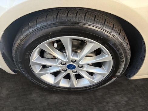 Used 2017 Ford Fusion SE w/ Fusion SE Technology Package FWD image 34