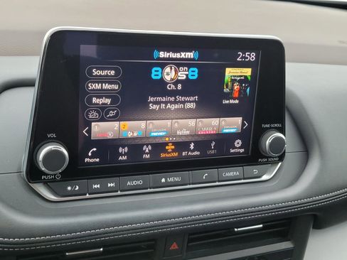 Used 2023 Nissan Rogue SV w/ SV Premium B Package image 11