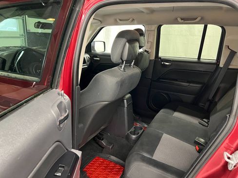 Used 2012 Jeep Patriot Latitude AWD/4WD image 9