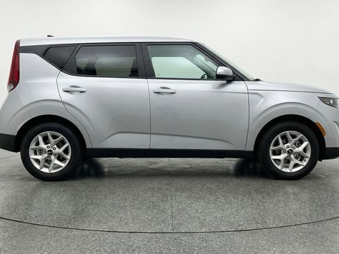 Used 2025 Kia Soul LX w/ LX Technology Package image 11