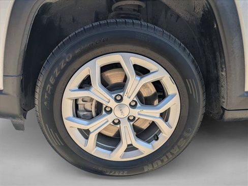 Used 2024 Jeep Compass Latitude AWD/4WD image 23