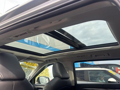 Used 2024 Toyota Highlander Platinum image 31