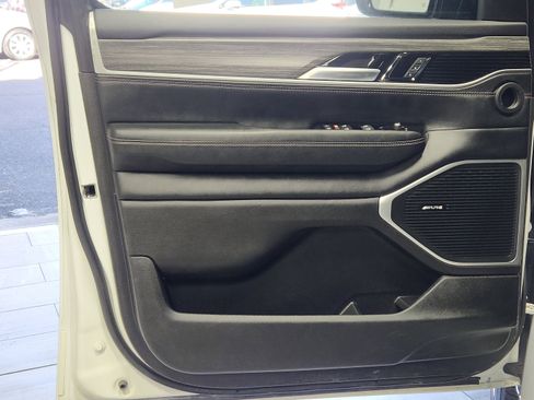 Used 2024 Jeep Wagoneer Series II w/ Flexible Seating Group image 10