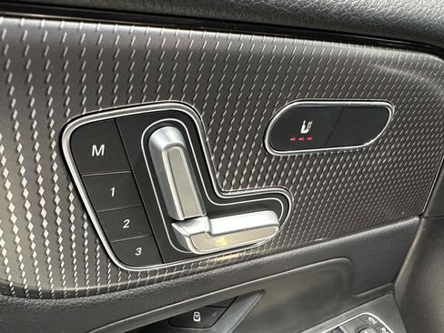 Used 2021 Mercedes-Benz GLB 250 4MATIC image 14