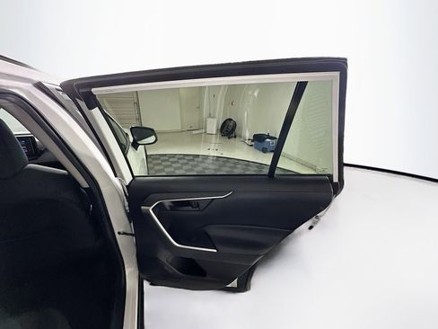 Used 2020 Toyota RAV4 LE image 29