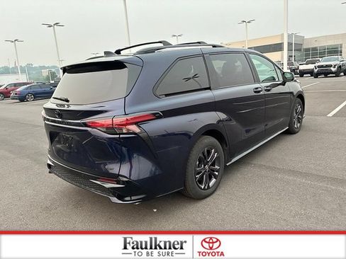 Used 2025 Toyota Sienna XSE w/ XSE Plus Package AWD/4WD image 9