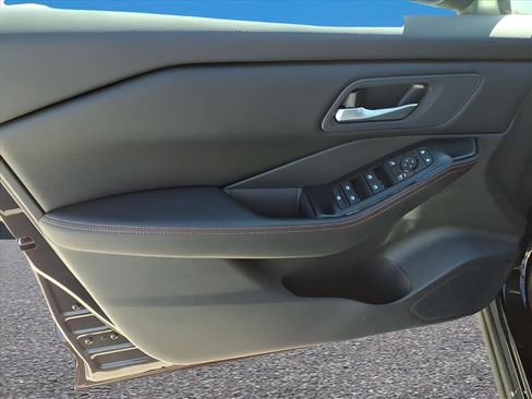 Used 2025 Nissan Rogue SV image 16