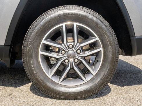 Used 2020 Jeep Grand Cherokee Limited w/ Luxury Group II image 38