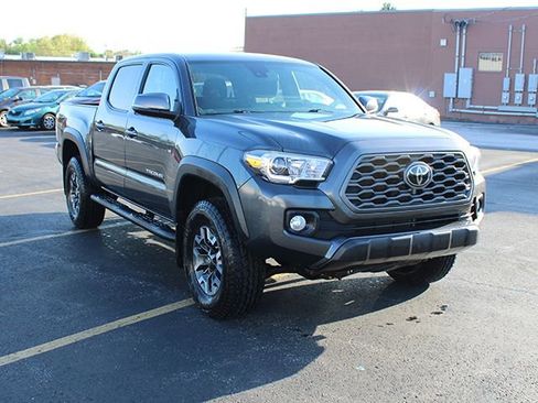 Used 2022 Toyota Tacoma TRD Off-Road AWD/4WD image 4