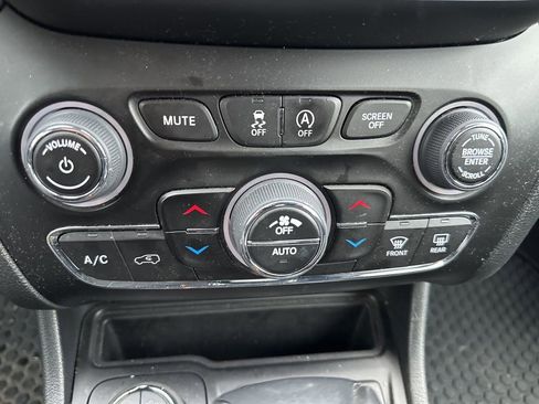 Used 2022 Jeep Cherokee Trailhawk w/ Sound & Nav Group image 7