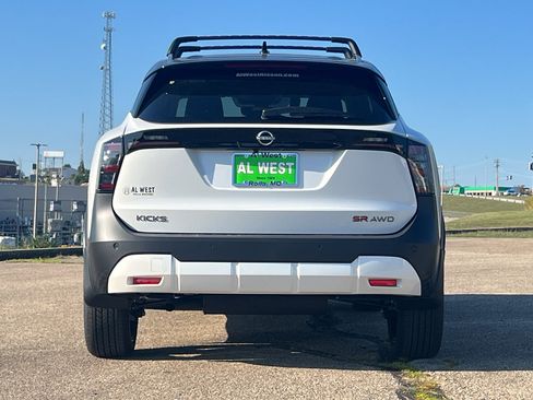 New 2026 Nissan Kicks SR w/ SR Premium Package AWD/4WD image 10