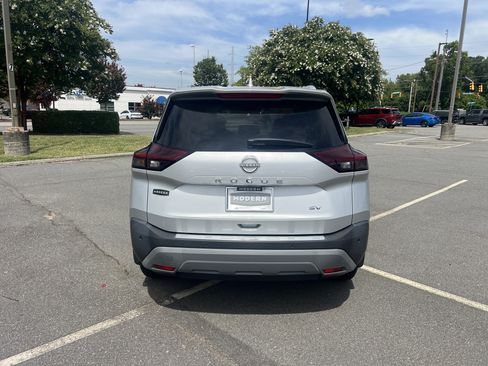 Certified 2022 Nissan Rogue SV w/ SV Premium Package FWD image 6