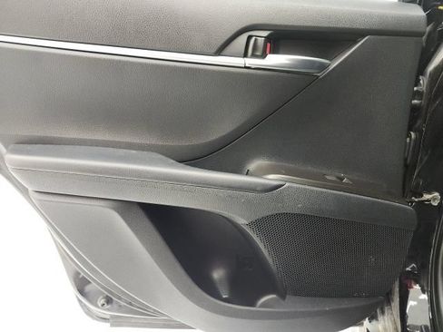 Used 2021 Toyota Camry SE FWD image 9