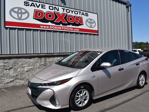 Used 2017 Toyota Prius Prime Premium w/ Carpet Mat Package FWD image 1