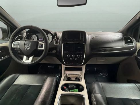 Used 2018 Dodge Grand Caravan SXT FWD image 9