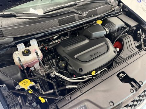 Used 2024 Chrysler Pacifica Touring-L image 34