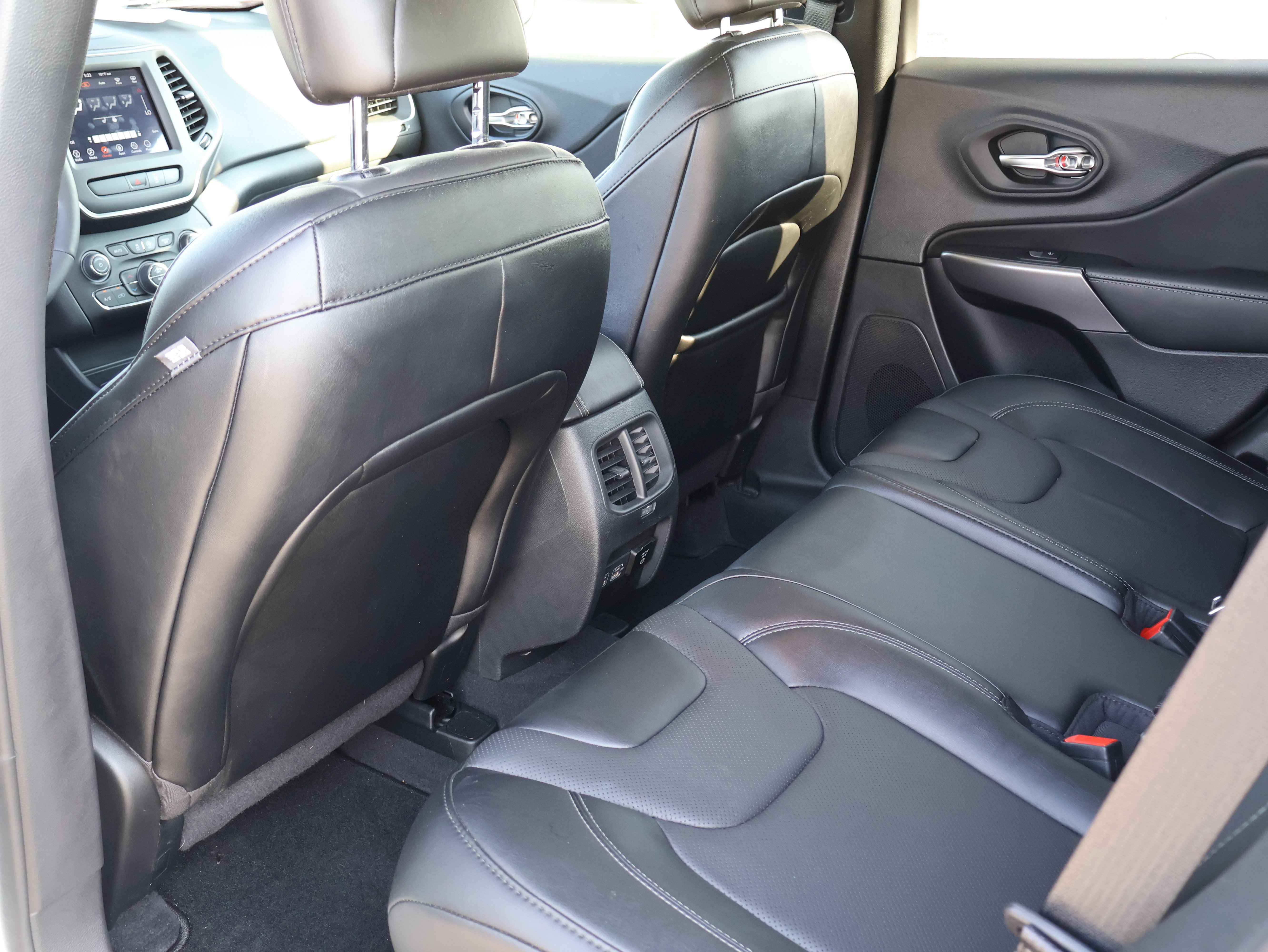 Used 2022 Jeep Cherokee Latitude Lux AWD/4WD image 13