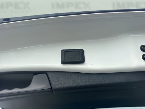 Used 2021 Toyota RAV4 SE image 29