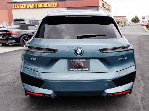 Used 2024 BMW iX xDrive50 w/ Premium Package AWD/4WD image 6