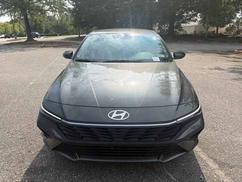 Used 2025 Hyundai Elantra Sport FWD image 8