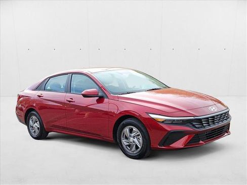 New 2025 Hyundai Elantra SE image 7