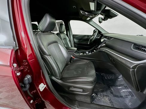 Certified 2024 Jeep Grand Cherokee Altitude image 39