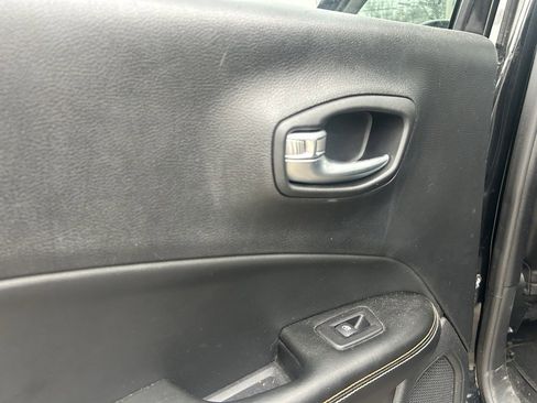 Used 2020 Jeep Compass Latitude image 24