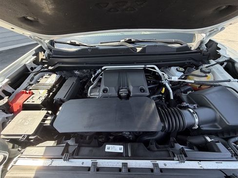 Used 2024 GMC Canyon AT4 w/ Canyon Safety Plus Package AWD/4WD image 17