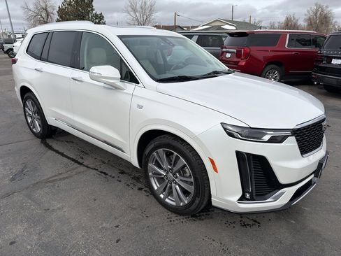 Used 2023 Cadillac XT6 Premium Luxury image 4