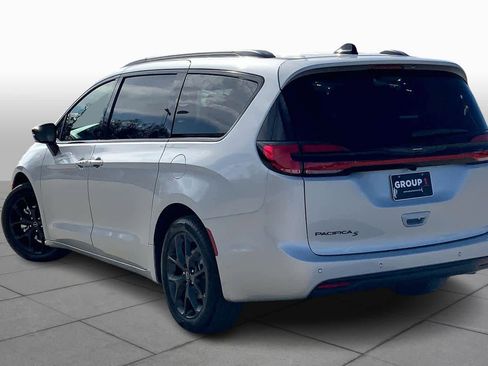 New 2026 Chrysler Pacifica Select image 12