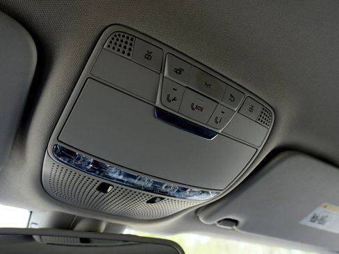 Used 2017 Mercedes-Benz GLC 300 4MATIC image 32