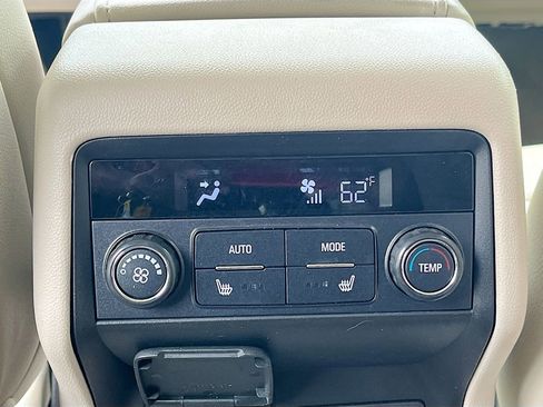 Used 2022 GMC Acadia Denali w/ Denali Technology Package image 26