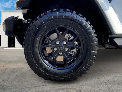 New 2025 Jeep Gladiator High Tide image 12