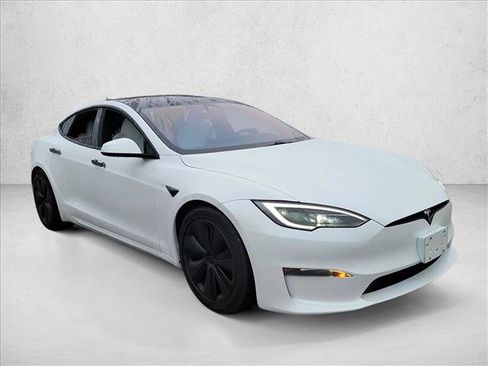 Used 2024 Tesla Model S image 3